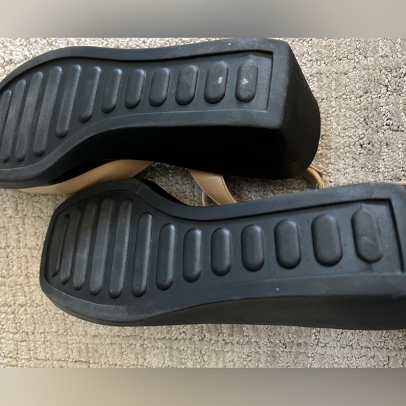 286. Tan Leather Ankle Strap Wedge Sandals Size 9 - Picture 6 of 8